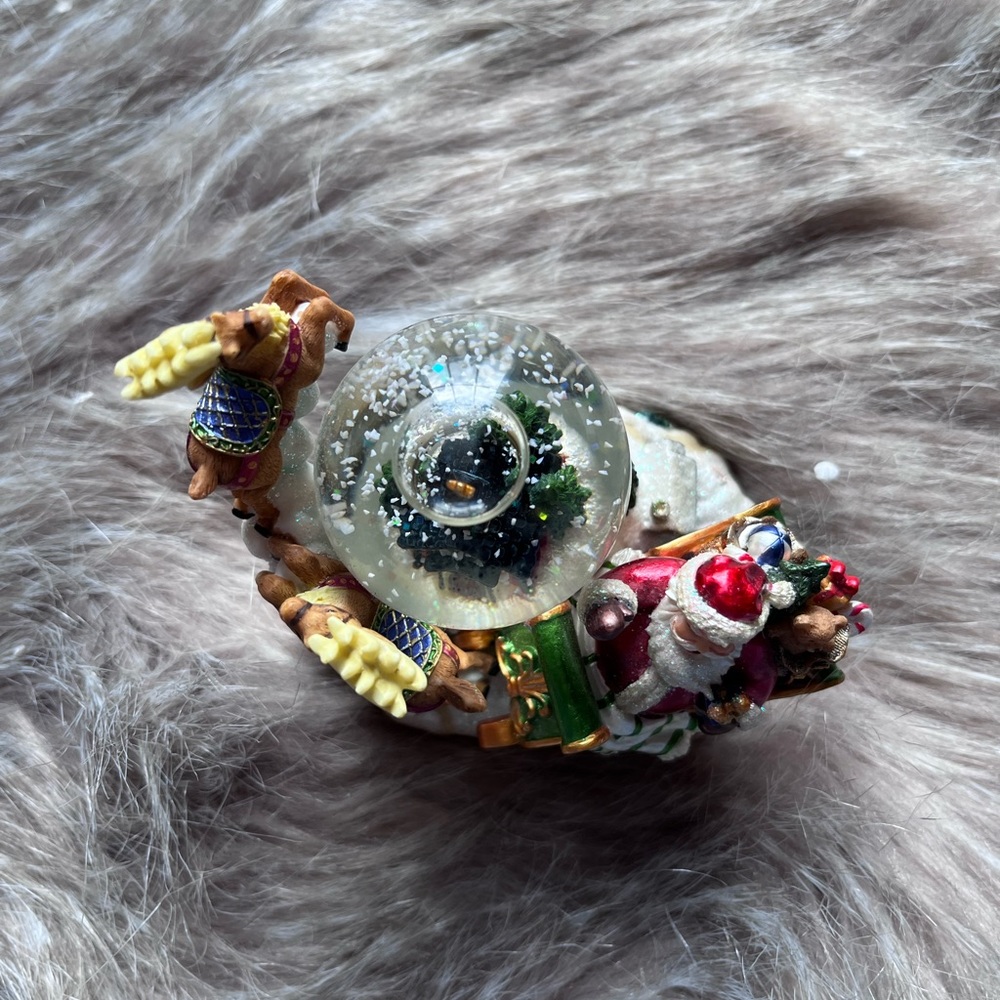 Christopher Radko mini Snowglobe - Picture 3 of 5